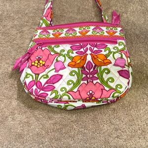 Vera Bradley pink paisley small crossbody purse- so cute!